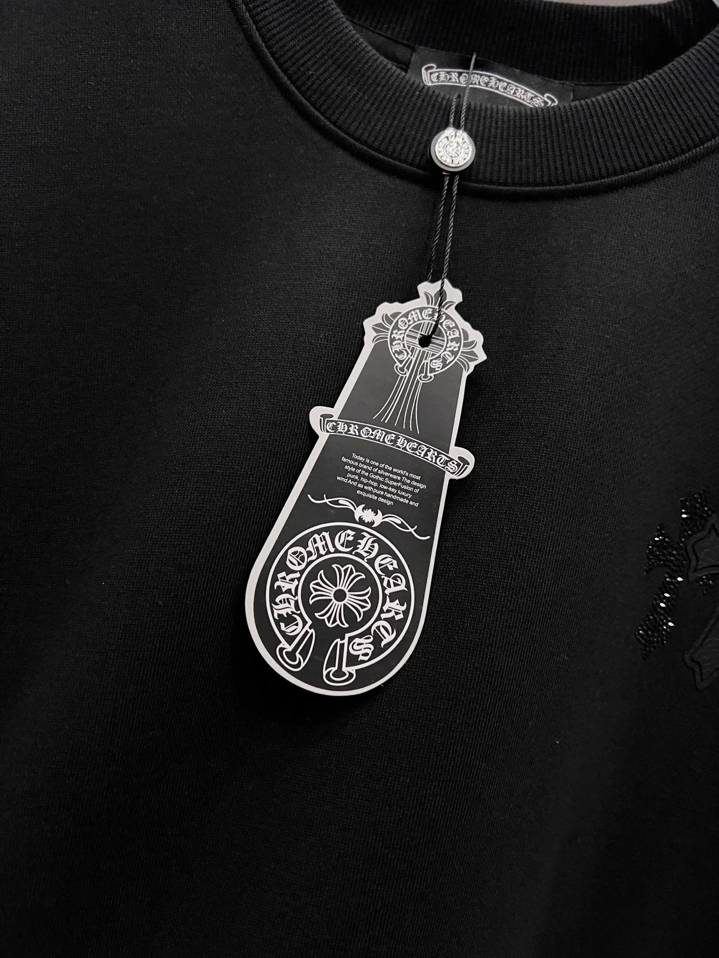 🅿️280 CH Crowe 2025 Autumn and Winter New Style Round Neck Long Sleeve Sweater Cross Patch Leather + Customized Hardware Metal Horseshoe Sanskrit Characters + Middle Eastern Australian Diamond Design Craftsmanship The real thing is great🔥Same style for men and women, loose version Size S M L XL XXL Five sizes Black White